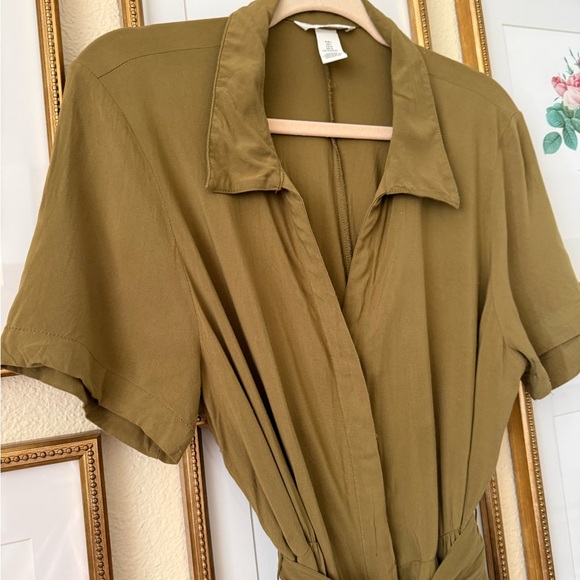 H&M Olive Green Women's Collared V-Neck Shirt Dress - Picture 2 of 2